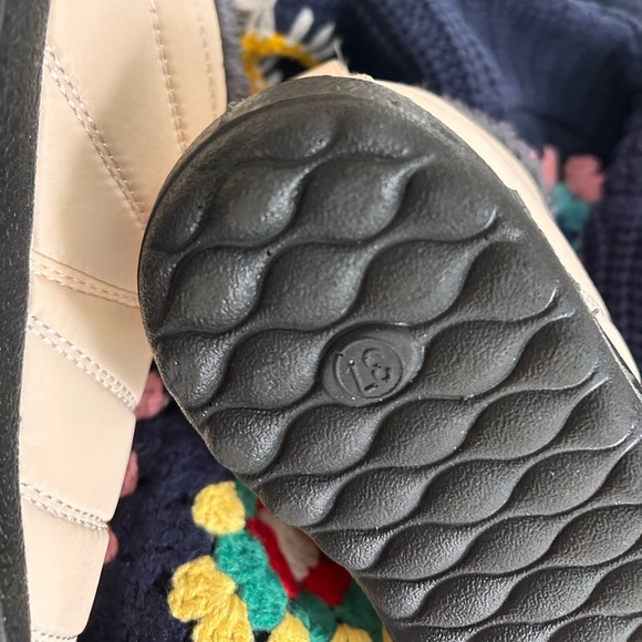 Women's Beige Fur-Lined Ankle Boots with Faux Fur Interior and Black Sole NWOT - Picture 4 of 8